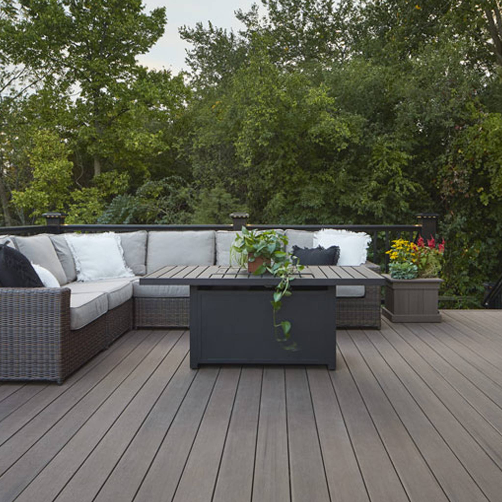 AZEK Landmark collection - American Walnut - PVC decking